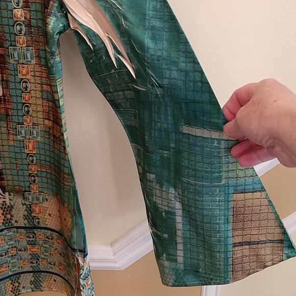 The Pyramid Collection Long Sleeve Silky Tunic size Medium - Picture 5 of 8